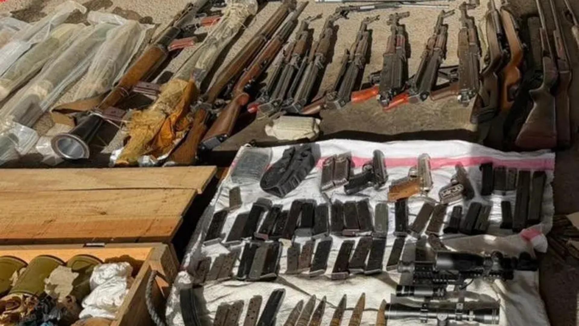 بالصور: أسلحة وذخائر حربيّة... والجيش يتحرّك!