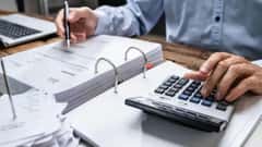 استغلّ عمله كمُحاسِب في الشركة.. واختلس 500 ألف دولار!