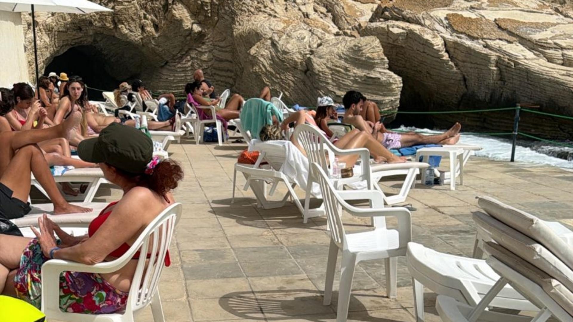 بالصور: "الناس عَالبحر"