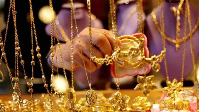 عصابة تمتهن بيع ذهب مزوّر بفواتير وهمية