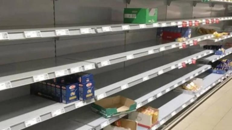 "رفوف" فارغة من القمح... وبطاقات إئتمانية "عقيمة"!