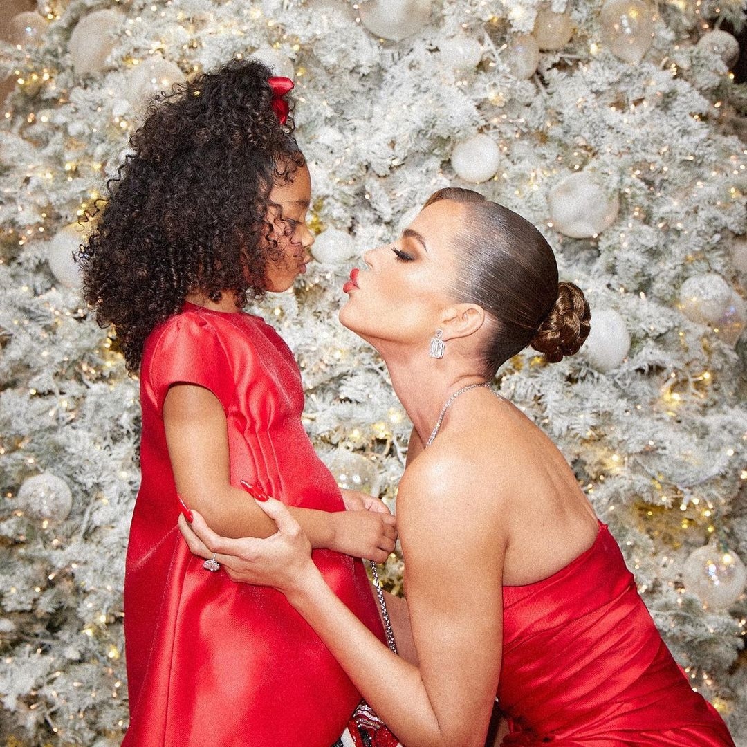 كلوي كارداشيان تنشر أول صورة لطفلها