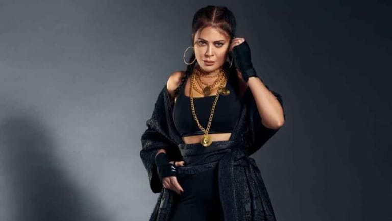 كارمن لبس تسخر من تظاهرة اليوم: "رح تفوق بالعدد تظاهرات تشرين!"