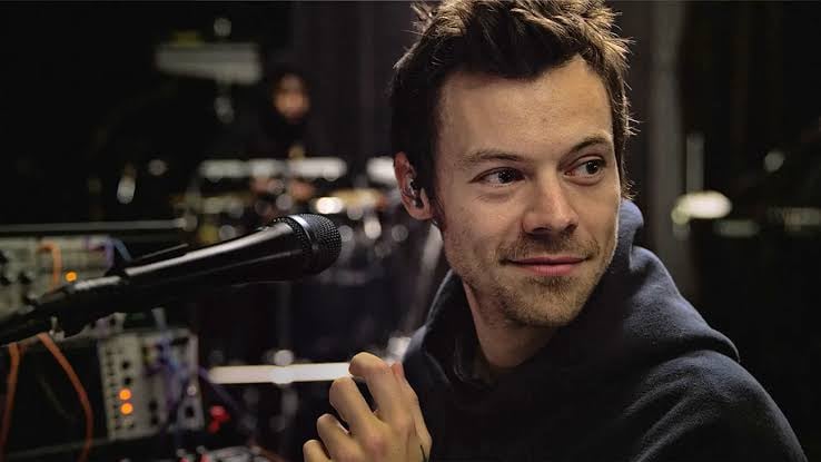 Verbal altercation between Harry Styles and a celebrity stalker in New York