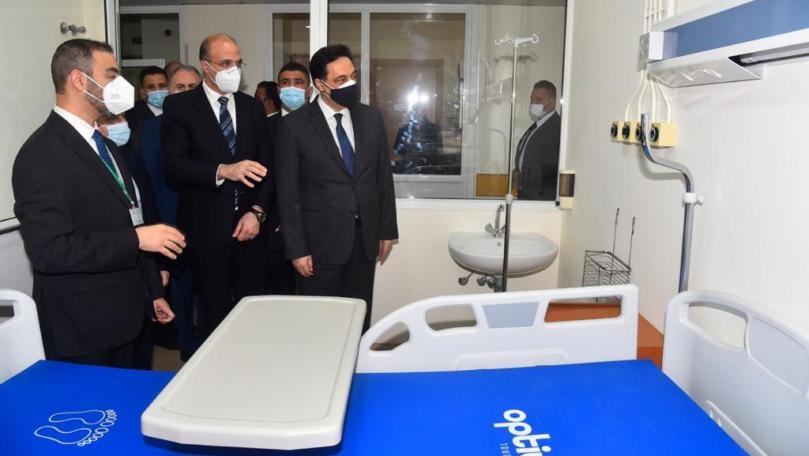 دياب افتتح قسم العناية الفائقة في مستشفى بعبدا وتلقى اللقاح