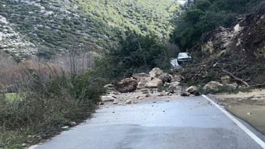 Photo: Landslide blocks road as residents call for action