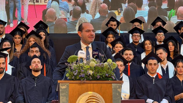 مراد: التمسك بالعروبة وتطبيق الطائف هو الطريق إلى إنقاذ الوطن