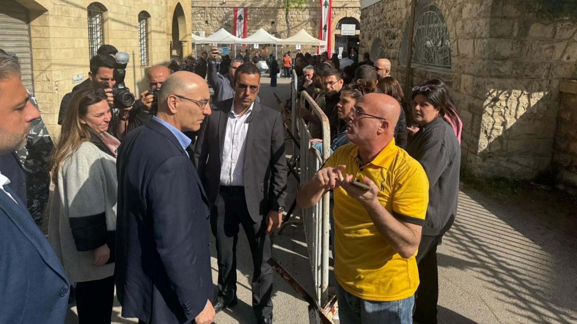 بعد ورود اتصالات بوجود ازدحام... الحجار في سرايا بيت الدين