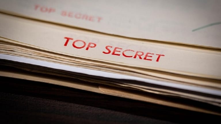 العثور على وثائق عسكرية سرية في الشارع