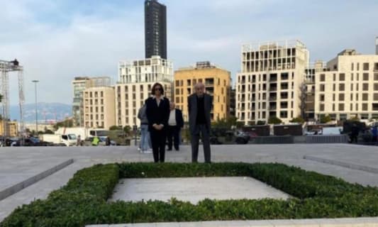 Jumblatt, wife Noura visit late PM Hariri's tomb in downtown Beirut