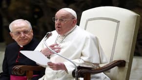 Pope Francis tells weekly audience he still has bronchitis