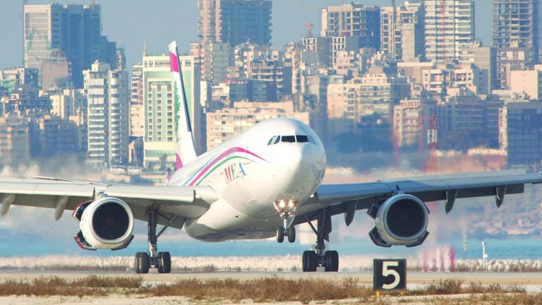 طائرات "مفولة" بالمغتربين... هل انتعش الصيف؟