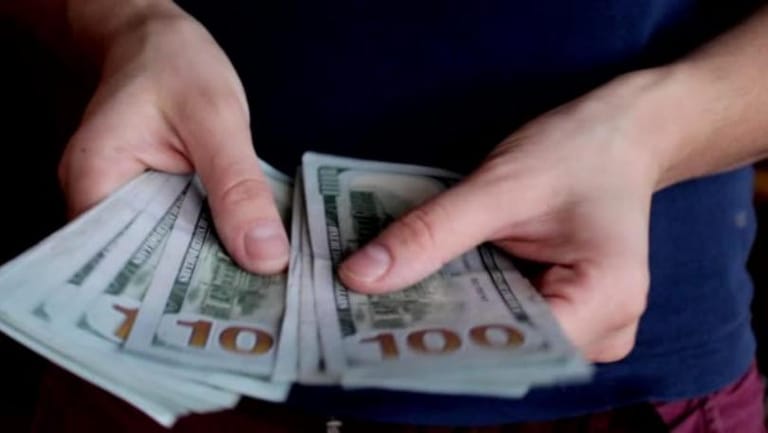 لماذا ارتفع الدولار إلى 25 ألفاً؟