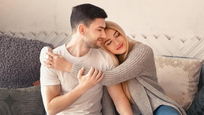 Hugs From Partners Reduce Stress Levels in Women More Than Men