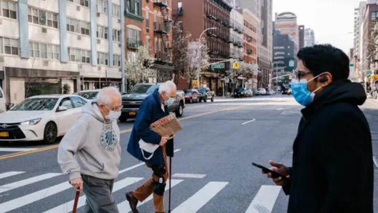 السلطات الصحية الأميركية: بعض المطعّمين يمكن أن ينقلوا سلالة "دلتا" من "كورونا"