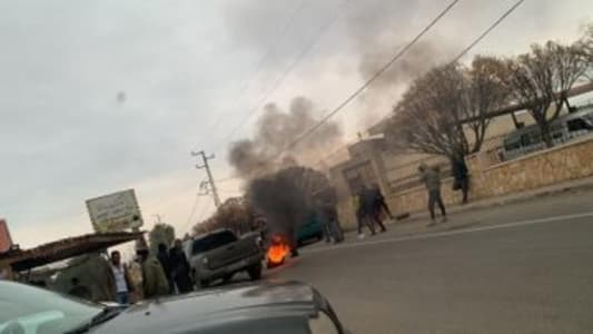 NNA: The residents of the town of Chawagher in the Hermel district are burning tires and blocking the passage of fuel tankers to Syrian territory