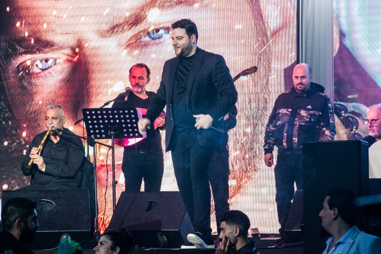 بالصور: جانبٌ من حفلة عامر زيان ليلة رأس السنة