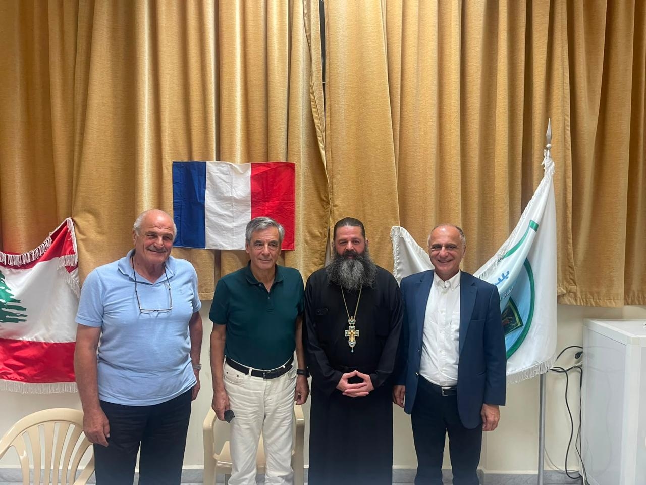رئيس الوزراء الفرنسي الأسبق فرانسوا فيون جال في القرى الجنوبية الحدودية بدعوة من فؤاد أبو ناضر