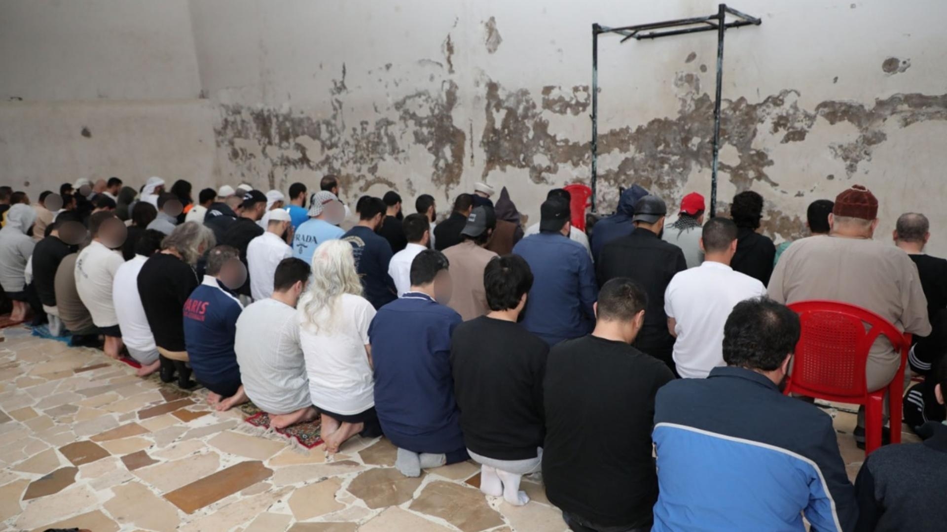Photos: Eid al-Fitr prayer at Roumieh Prison
