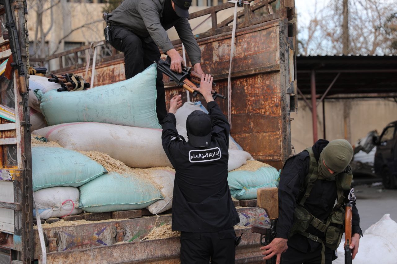 بالصور: إحباط عملية تهريب أسلحة من سوريا إلى لبنان