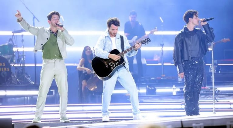 Jonas Brothers Kick Off Tour With 67-Song Setlist