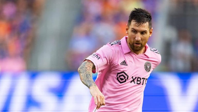 ميسي رياضيّ العام