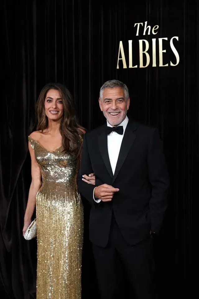 أمل وجورج كلوني يخطفان الأنظار في حفل The Albies