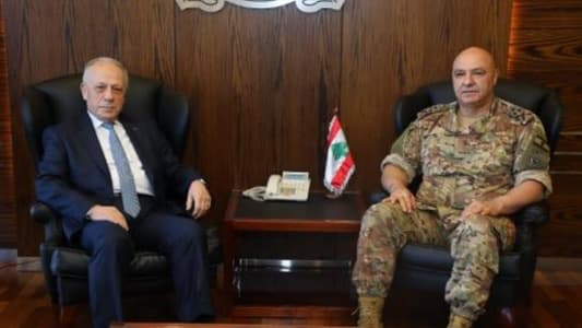 Defense Minister, Army Commander discuss developments