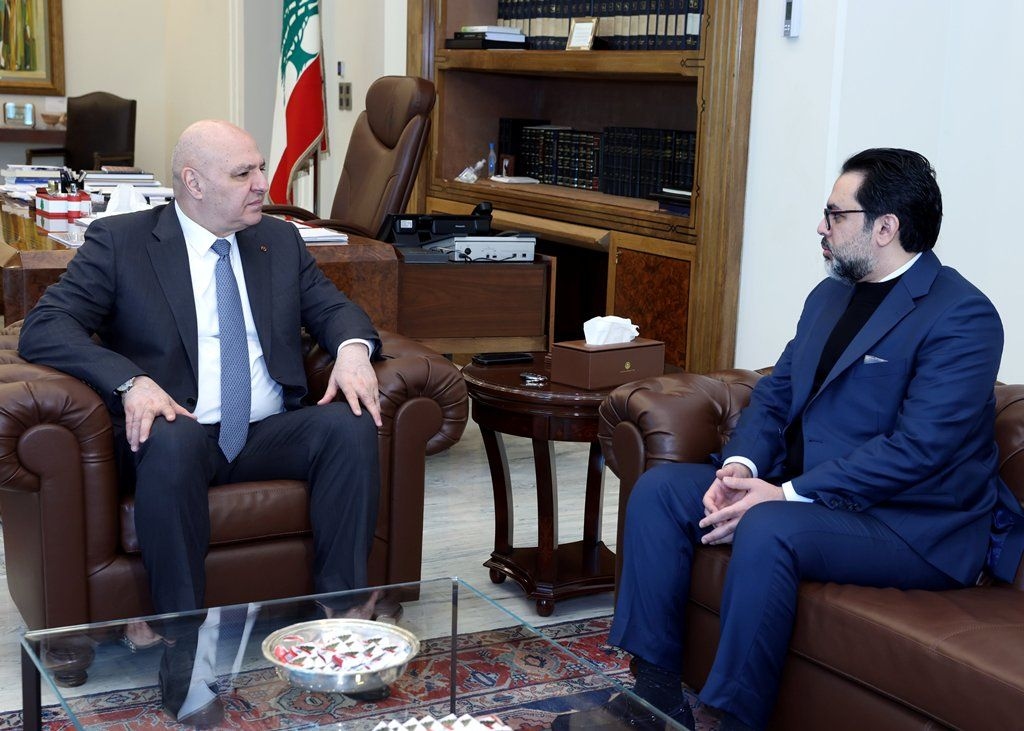 Aoun meets UAE, Kuwait and Oman diplomats