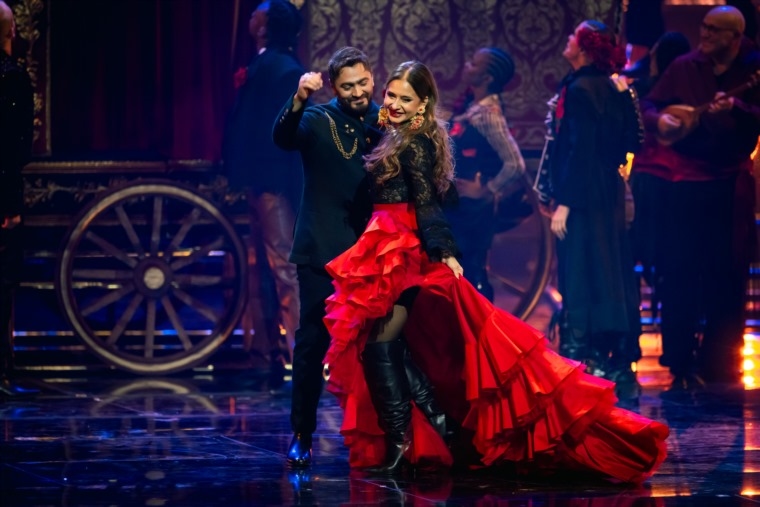 أول تعليق من تامر حسني على "العرض الطائر" في Joy Awards