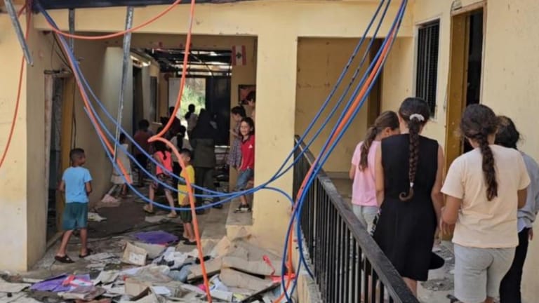 تلامذة العريضة يراقبون أحلامهم الضائعة: "بدنا مدرستنا"