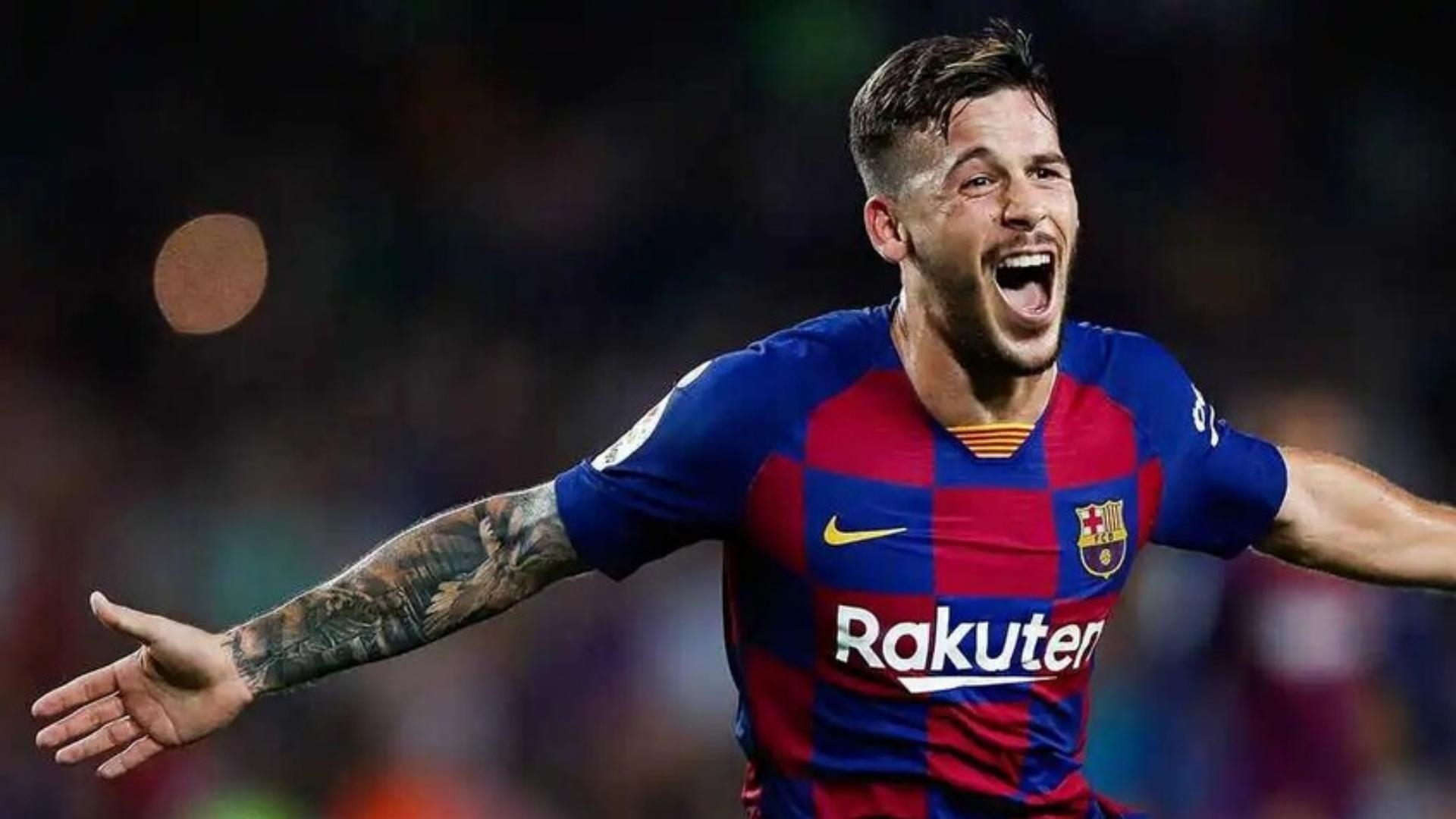 نجم برشلونة.. عضّه الكلب في منطقة حساسة