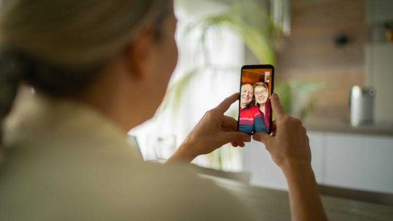 How One Conversation with Friends Per Day Can Help Your Mental Health