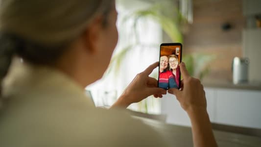 How One Conversation with Friends Per Day Can Help Your Mental Health