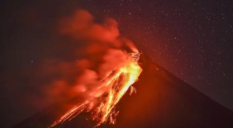 Thousands evacuated as Philippine volcano Mayon oozes lava