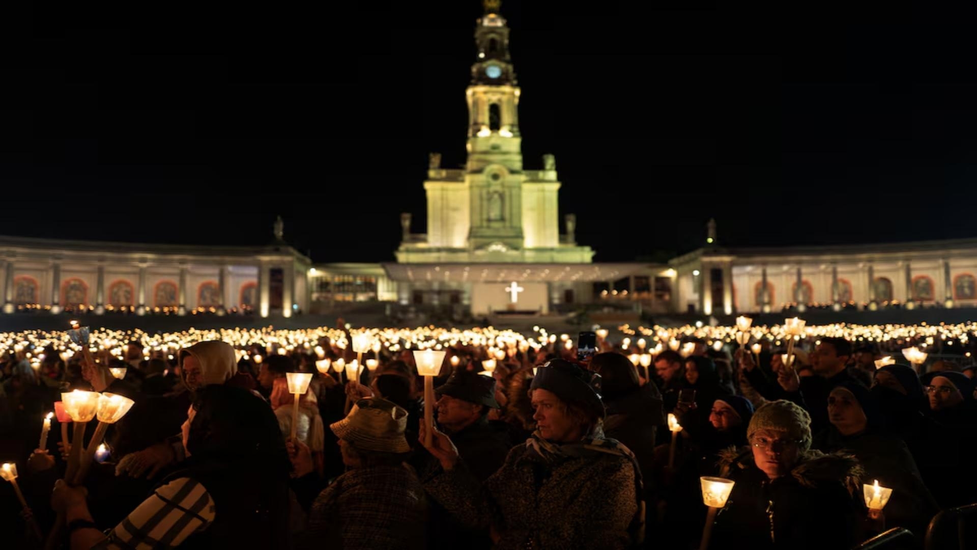 Some 270,000 Pilgrims Pray for Pope Leo and Peace at Portugal's Fatima Shrine