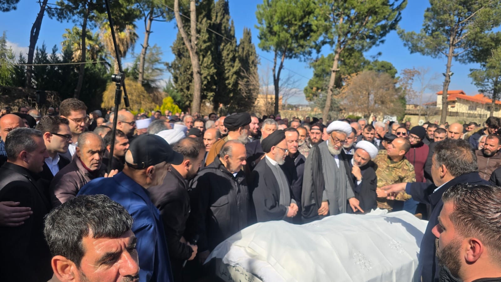 بالصّور: وداع محسن دلول بمأتم رسمي وشعبي