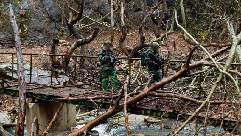 Photos: Israelis at the Litani?