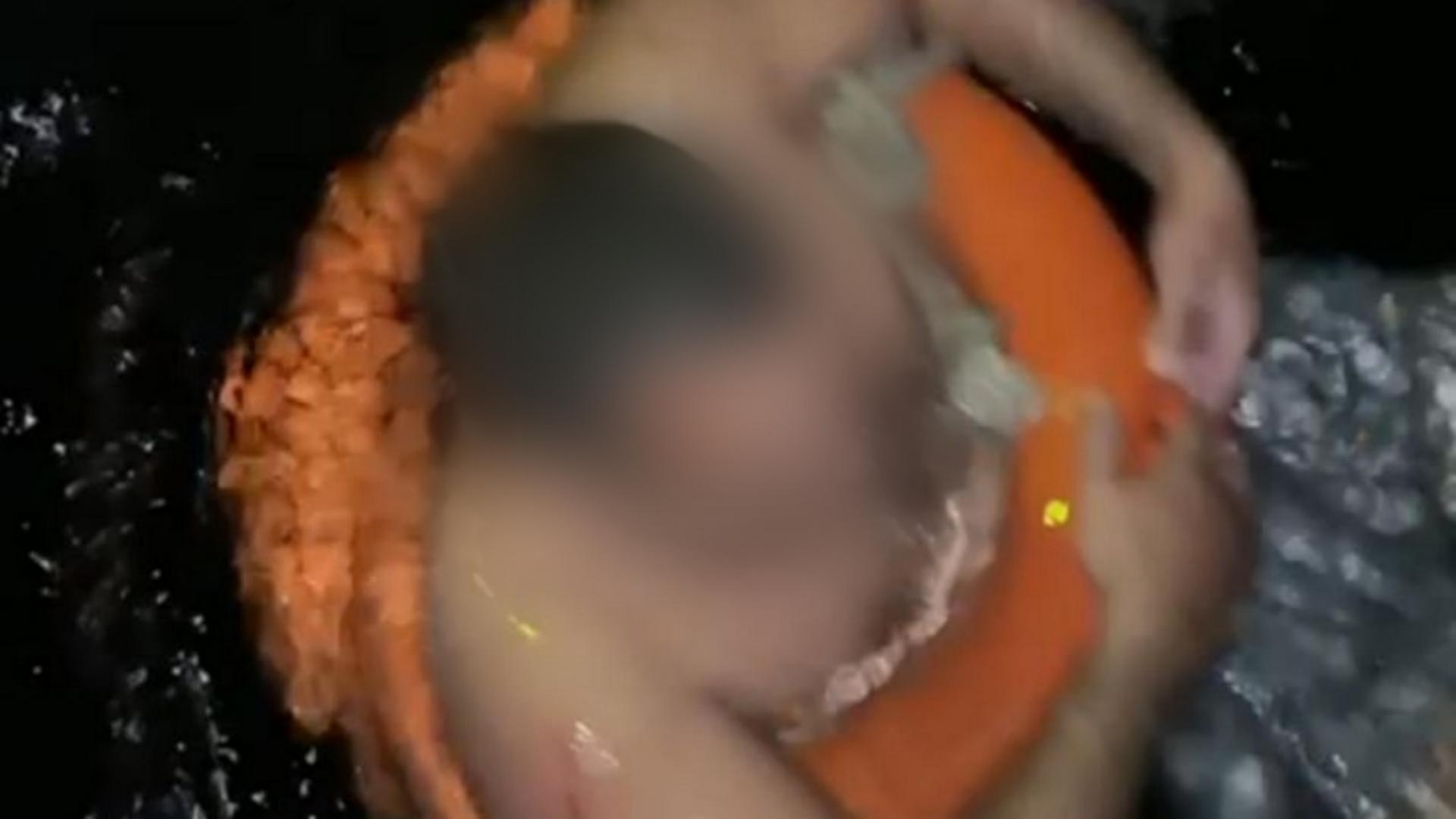 بالصور: انقاذ مواطن بعد سقوطه عن الصخور