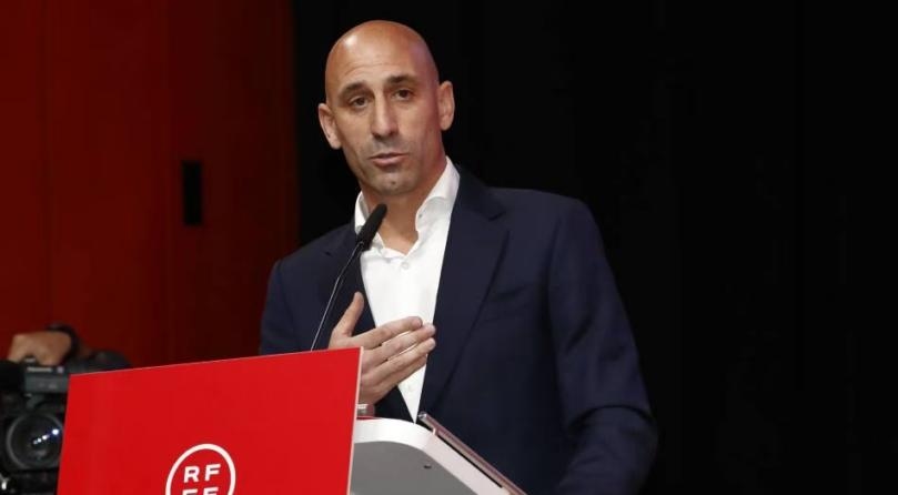 Spain starts probe over Rubiales' kiss as federation asks him to quit