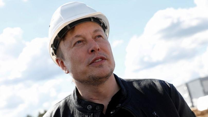 Elon Musk tweets, then deletes, meme comparing Trudeau to Hitler