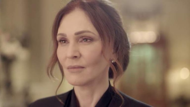 رولا حمادة مستهزئة: "ترانات عحيلها"