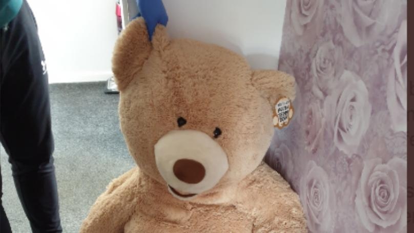 بالصّور: الشرطة تعتقل دمية "دبّ" تتنفس!