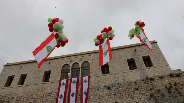 متحف جديد في لبنان... قصة الاستقلال بالذكاء الاصطناعي و"الهولوغرام" في قلعة راشيا