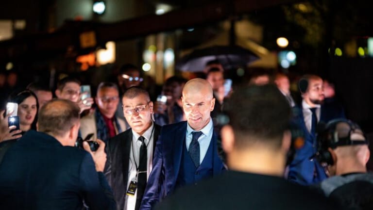 زين الدين زيدان يحسم موقفه من عرض "النصر"