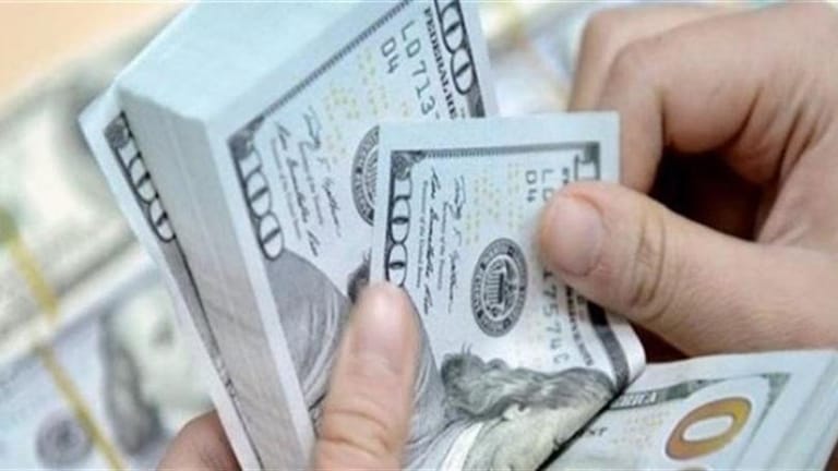 التجّار يُسعّرون بالدولار… وأصحاب الدخل المحدود مُستاؤون