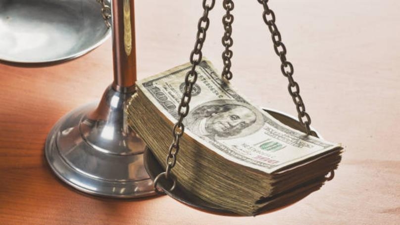 ما جديد التحقيقات في التحويلات المالية للخارج؟
