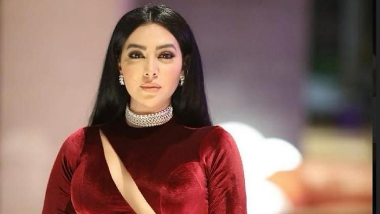 ميرهان حسين ترفض الكشف عن عمرها الحقيقي