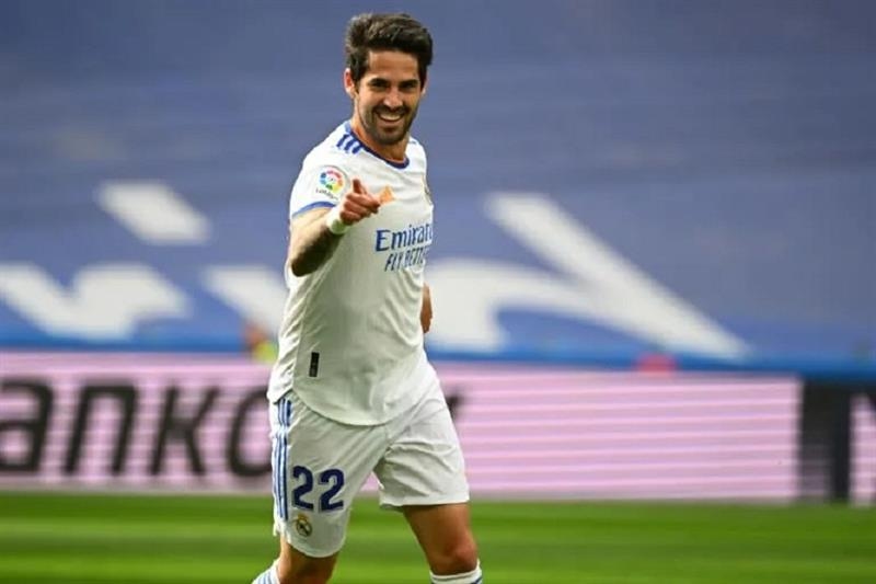 Spanish midfielder Isco, out of contract with Real Madrid since June, has agreed a two-year deal with Liga rivals Sevilla, his new club announced on Sunday