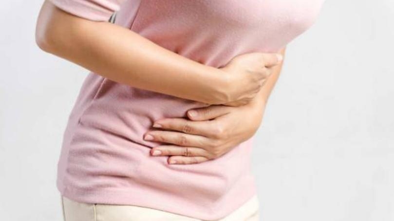 5 أطعمة تُساعد في علاج ألم البطن